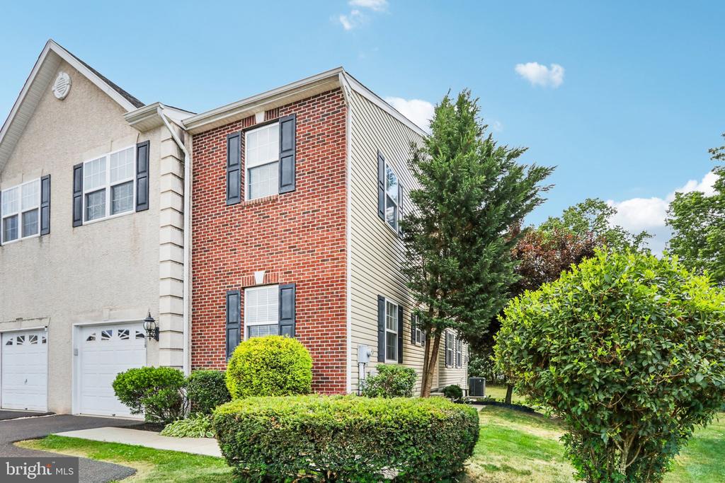 Holbrook Ln, Gilbertsville, PA 19525