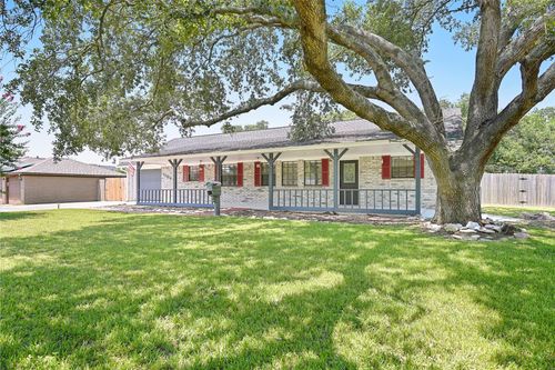 1104 Western Ave, Angleton, TX, 77515-4258 | Card Image
