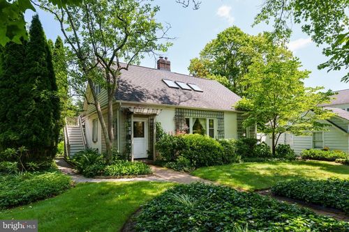 12 Manning Ln, Trenton, NJ, 08648-1019 | Card Image