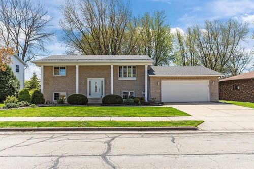 707 Pierce Avenue, LITTLE CHUTE, WI, 54140 | Card Image