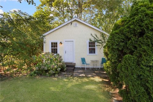 109 Allston Ave, Middletown, RI, 02842-5803 | Card Image