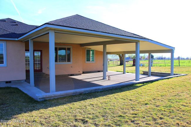 Rear Patio | Image 24
