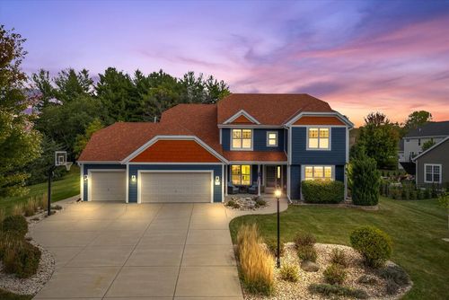 W273N2420 Arlington Court, Pewaukee, WI, 53072 | Card Image