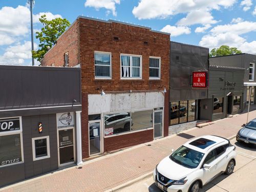 2218 College St, Cedar Falls, IA, 50613-3622 | Card Image