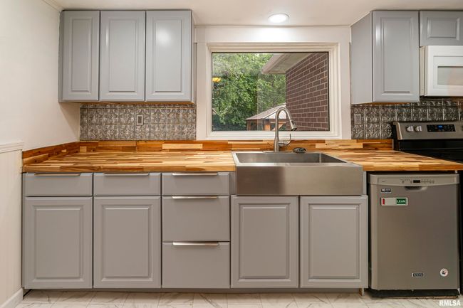 405 E Poplar St, House other with 4 bedrooms, 2 bathrooms and null parking in West Frankfort IL | Image 10