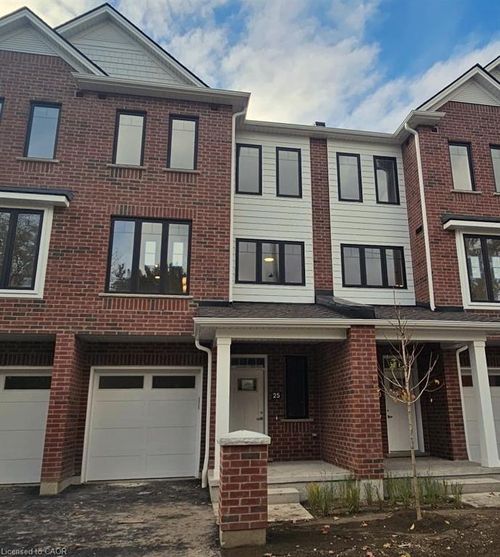 25 Mill St, Kitchener, ON, N2G2Y2 | Card Image