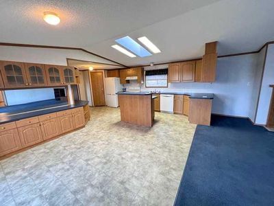 3409 43 Ave, House detached with 3 bedrooms, 2 bathrooms and 2 parking in Lloydminster SK | Image 3