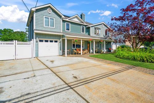 17 Sterling Dr, Lake Grove, NY, 11755-2320 | Card Image