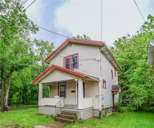 67 Chester Ave Se, Massillon, OH, 44646-8127 | Card Image