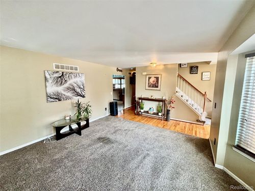 23300 Brentwood Dr, Trenton, MI, 48183-7200 | Card Image