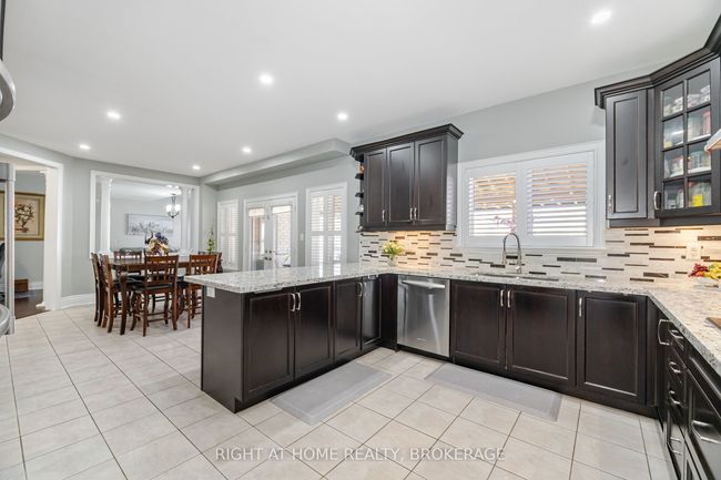 105 Royal Dr West, House other with 6 bedrooms, 5 bathrooms and 4 parking in Brampton ON | Image 14