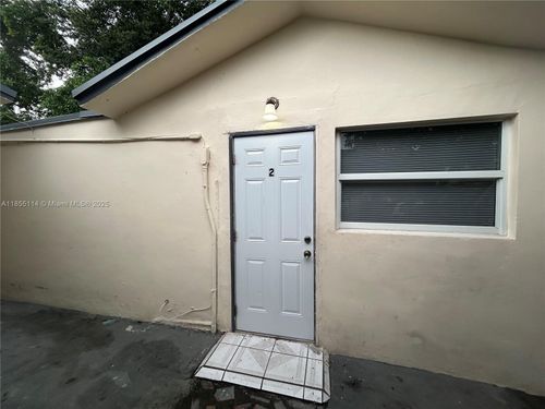 2-1872 Nw 1st St, Miami, FL, 33125-5414 | Card Image
