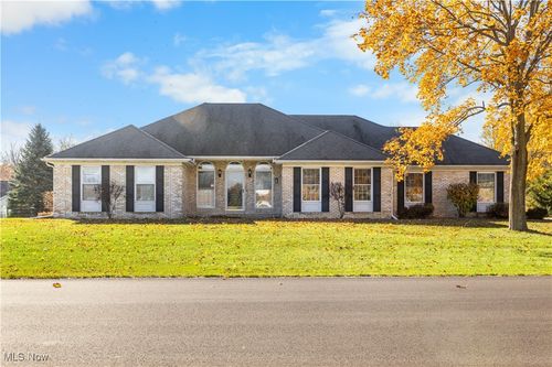 4082 Huntington Dr, Ashtabula, OH, 44004-2286 | Card Image