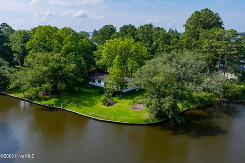 107 Midyette St, Oriental, NC, 28571-9229 | Card Image