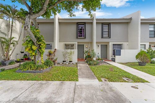 144-1225 Nw 98th Ter, Pembroke Pines, FL, 33024-4336 | Card Image