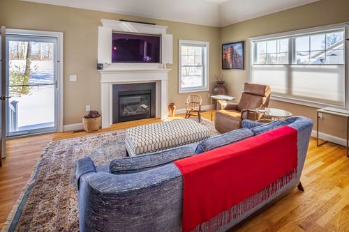 15 Teresa Dr, Dover, NH, 03820-5022 | Card Image