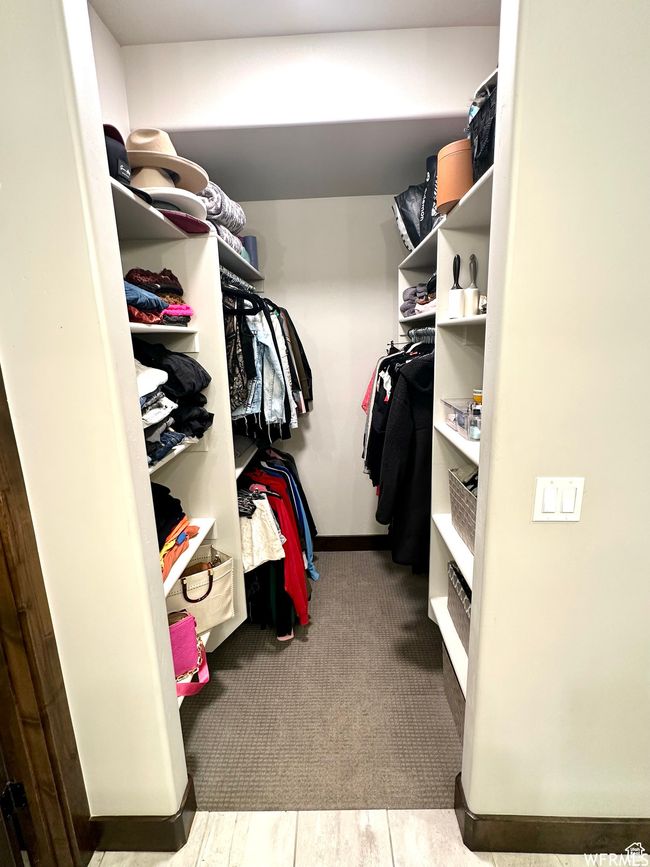 Walk-in closet | Image 15