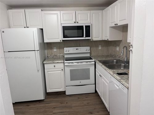 b21-1505 Crescent Cir, Lake Park, FL, 33403-2242 | Card Image