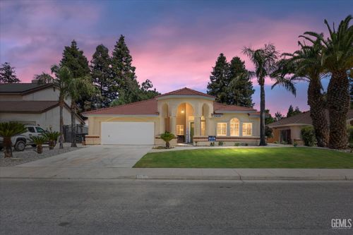 7412 Feather River Dr, Bakersfield, CA, 93308-6451 | Card Image