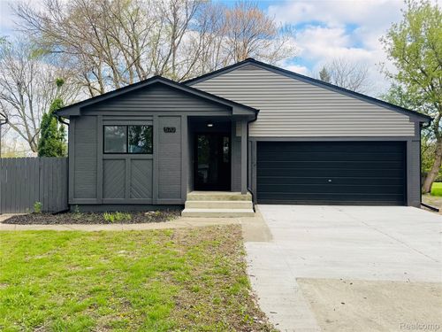 570 Hidden Ridge Dr, Troy, MI, 48083-5169 | Card Image