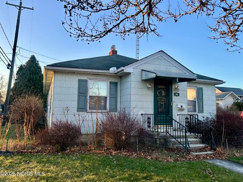 104 S Patterson St, Gibsonburg, OH, 43431-1229 | Card Image