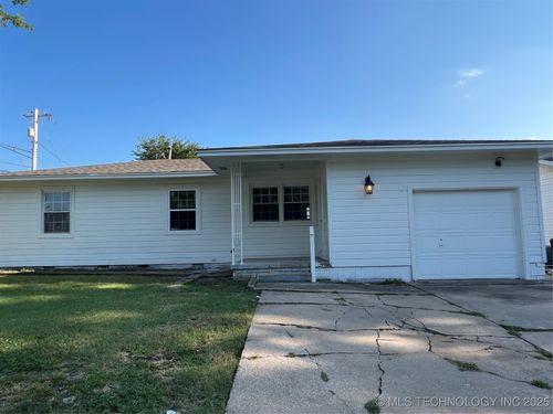 701 W Lansing St, Broken Arrow, OK, 74012-1636 | Card Image