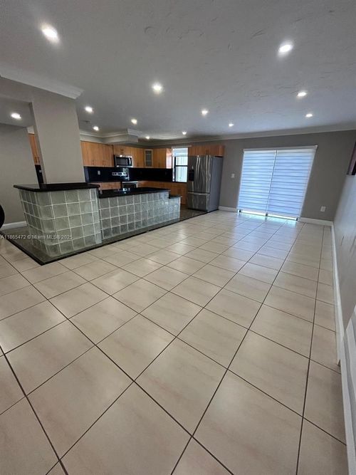 apt-301-8401 Nw 8th St, Miami, FL, 33126-3767 | Card Image