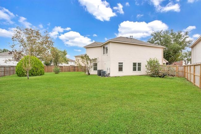 Large back yard | Image 20
