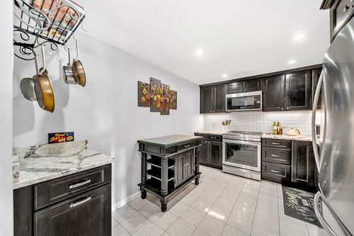 610-8 Ninth Street, Medford, MA, 02155 | Card Image