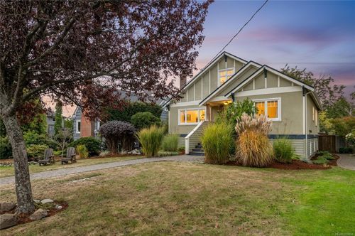 2709 Burdick Ave, Victoria, BC, V8R3L8 | Card Image