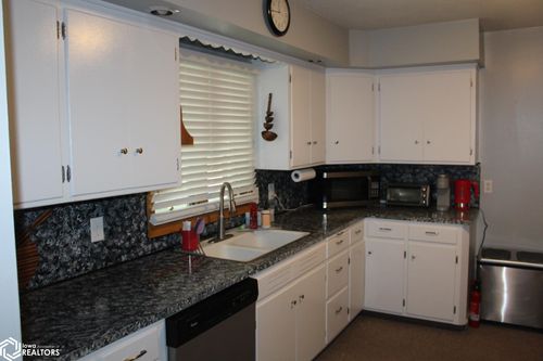 446 N Best St, Forest City, IA, 50436-1306 | Card Image