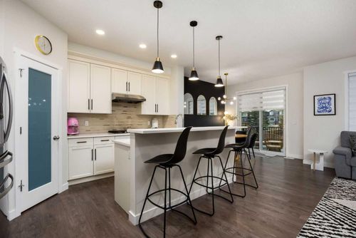 196 Belmont Terr Sw, Calgary, AB, T2X4H2 | Card Image