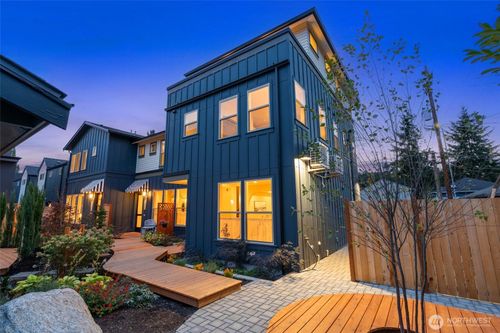 a-5033 25th Ave Sw, Seattle, WA, 98106-1371 | Card Image