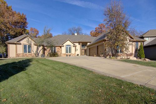6819 Woodstock Ct, Shawnee, KS, 66218-7806 | Card Image