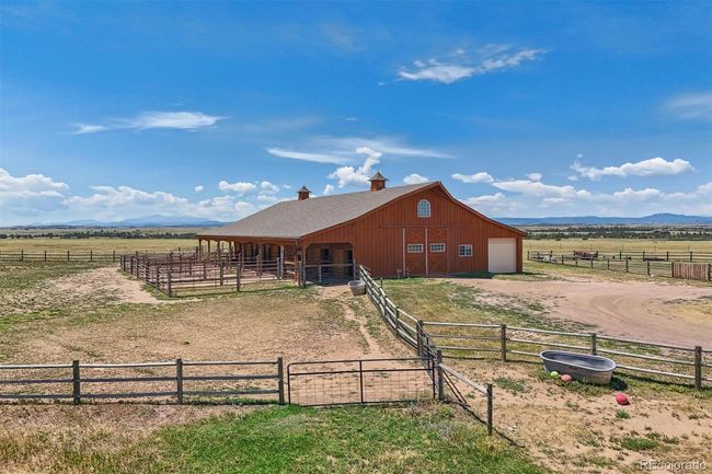 Horse barn with side garage | Image 40