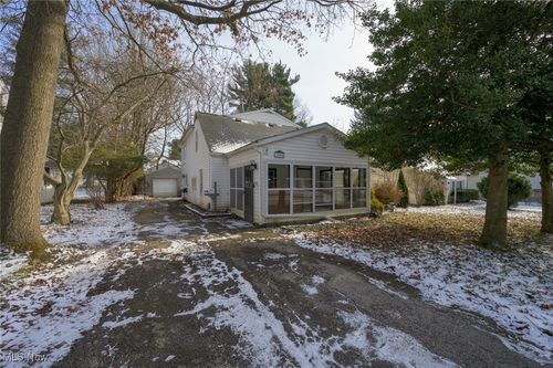 1005 Vine St, Kent, OH, 44240-3811 | Card Image