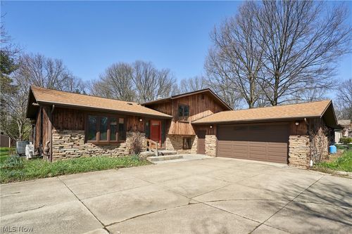 3574 Antoinette Dr, Cuyahoga Falls, OH, 44223-2814 | Card Image