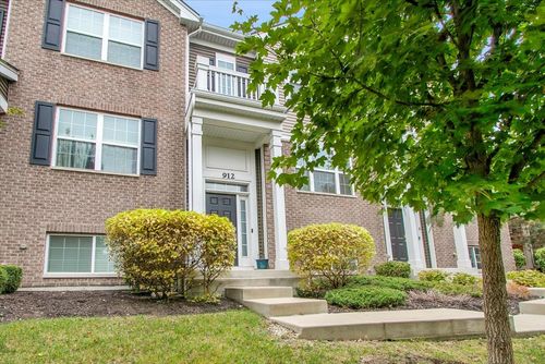 912 Bradford Dr, Naperville, IL, 60563-4039 | Card Image