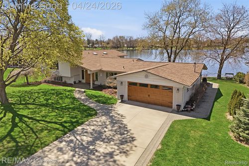 547 Deer Run, White Lake, MI, 48386-2010 | Card Image