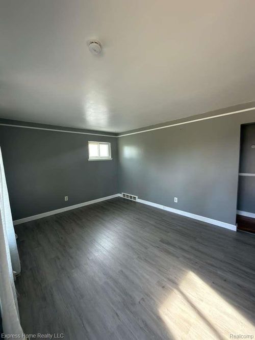 28155 Newport Dr, Warren, MI, 48088-7808 | Card Image