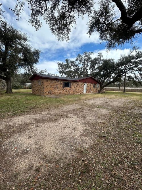 5811 E S F Austin Road, Jones Creek, TX, 77541 | Card Image