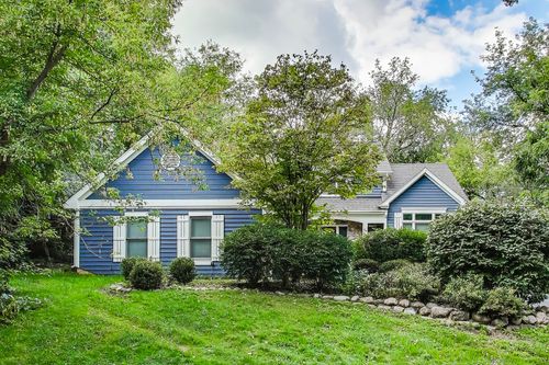 84 E Surrey Ln, Barrington, IL, 60010-8800 | Card Image