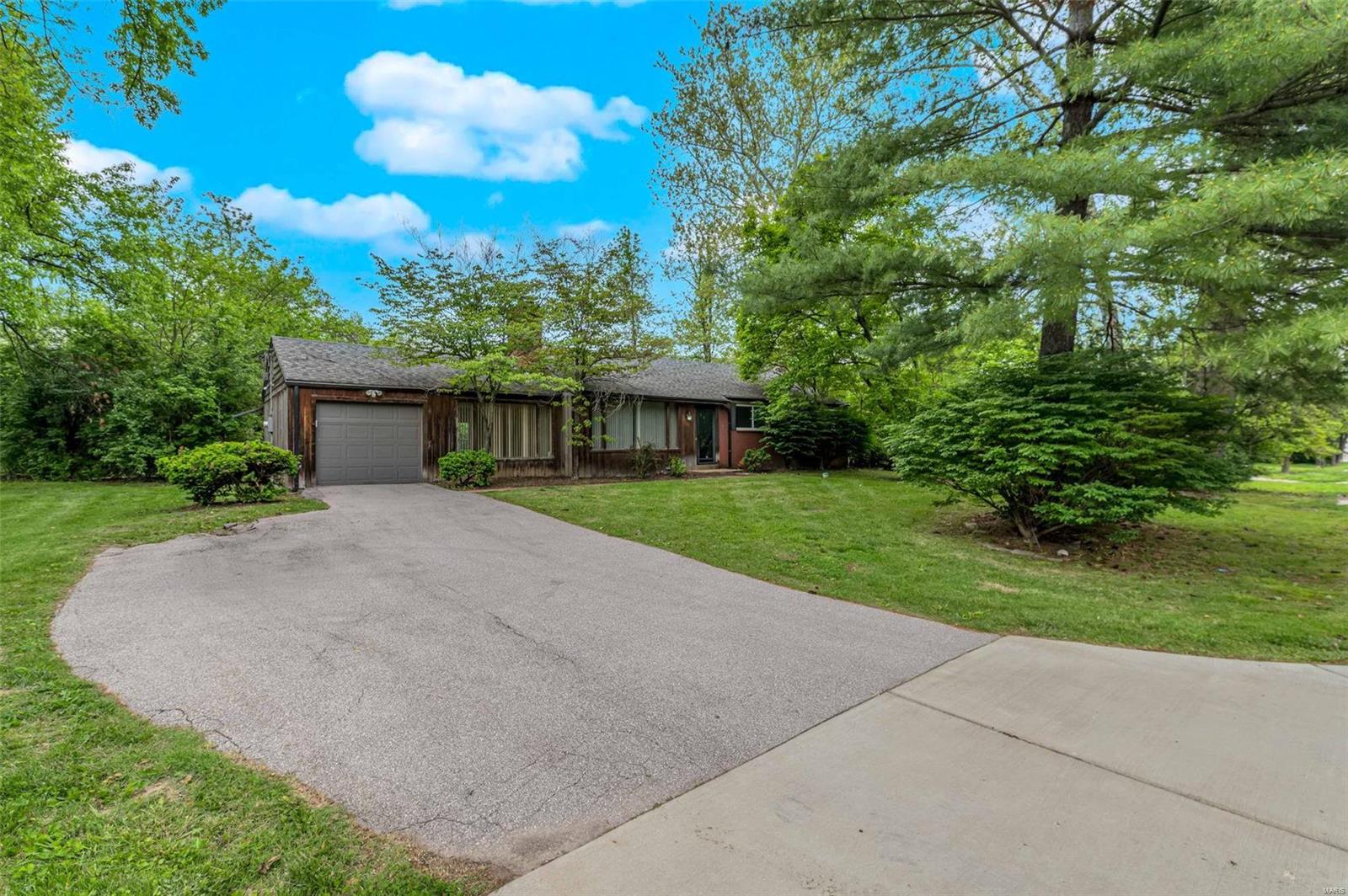 Clayton Rd, Saint Louis, MO 63124