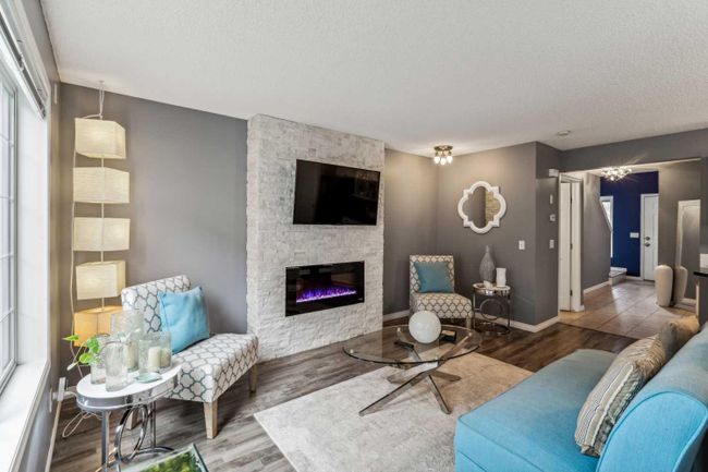 48 Hidden Creek Rise Nw, Home with 3 bedrooms, 2 bathrooms and 2 parking in Calgary AB | Image 5