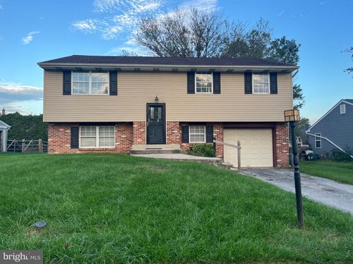 755 Moonflower Ave, READING, PA, 19606-3447 | Card Image