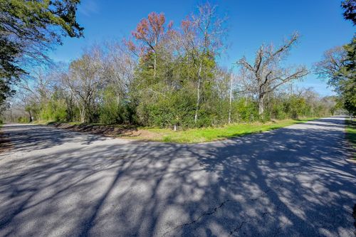 17319 Old Danville Rd, Willis, TX, 77318-6946 | Card Image