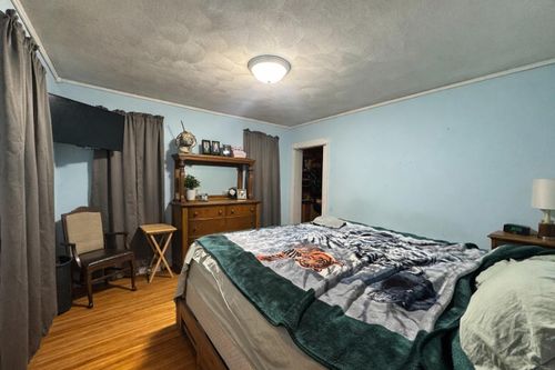 213 S Division St, Sumner, IA, 50674-1025 | Card Image