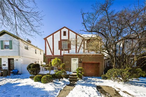 7358 189th St, Fresh Meadows, NY, 11366-1850 | Card Image