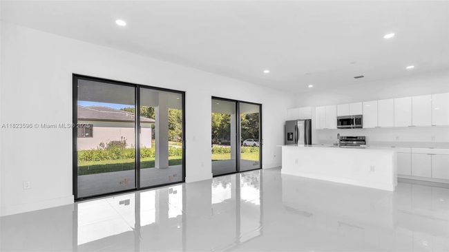 15455 Sw 232 Nd St, House other with 5 bedrooms, 4 bathrooms and null parking in Miami FL | Image 11
