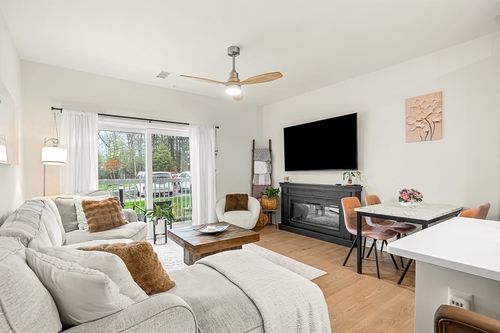 103-300 Martins Lndg, North Reading, MA, 01864 | Card Image